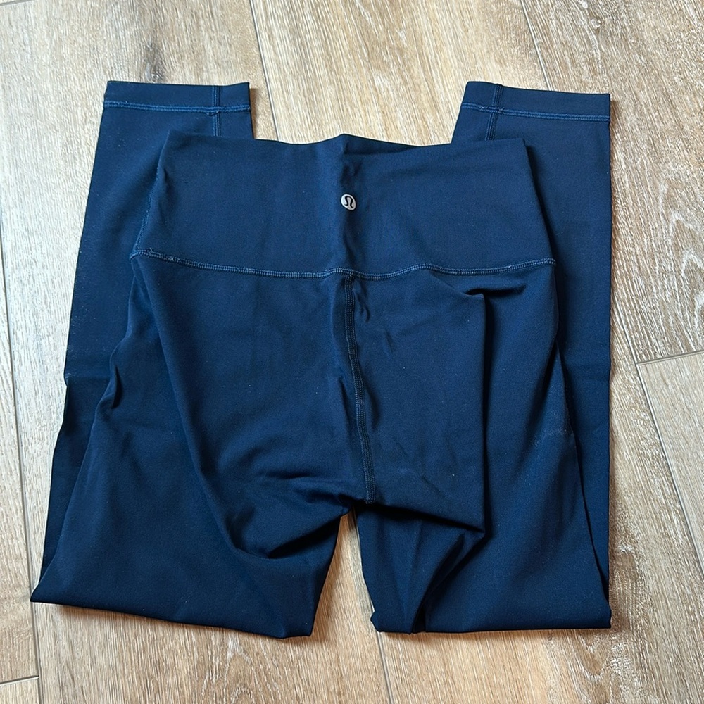 Lululemon 3/4 length leggings size 4 in navy